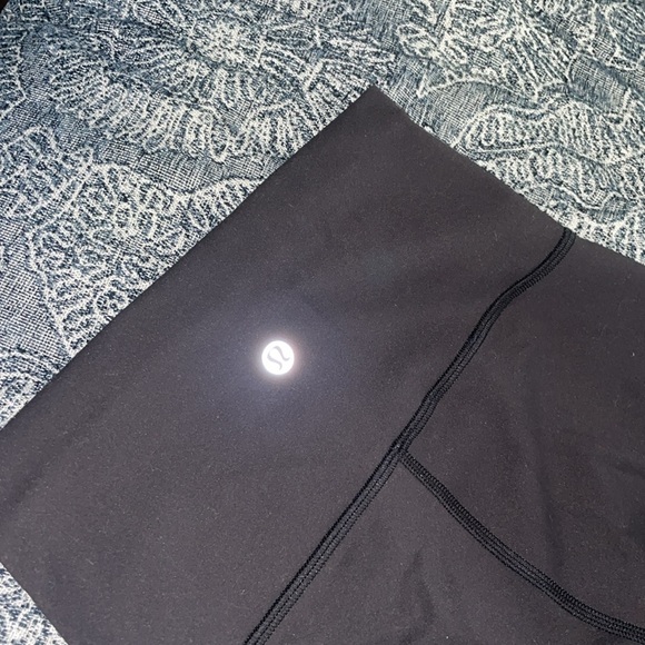 Lululemon leggings size 2 - Picture 3 of 3